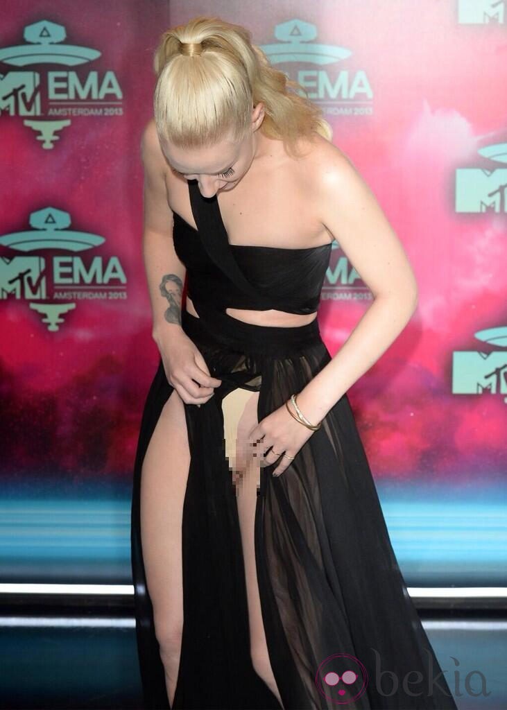 Iggy Azalea deja sus partes íntimas al descubierto en los MTV EMA 2013