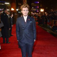 Sam Claflin en el estreno mundial de 'Los Juegos del Hambre: En llamas' en Londres