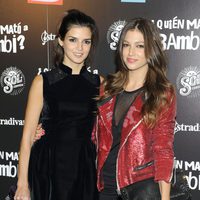 Clara Lago y Úrsula Corberó en el estreno de '¿Quién mató a Bambi?' en Madrid