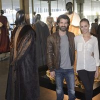 Michelle Jenner y Rodolfo Sancho inauguran la exposición 'Isabel. Vestuario de la serie de televisión'