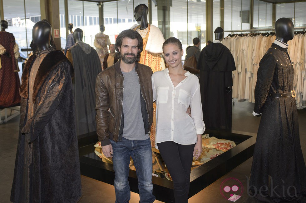 Michelle Jenner y Rodolfo Sancho inauguran la exposición 'Isabel. Vestuario de la serie de televisión'