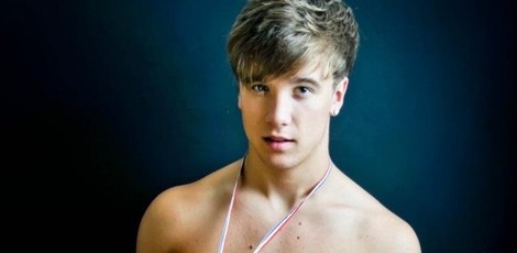 Sam Callahan sin camiseta