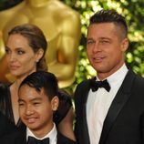 Angelina Jolie, Brad Pitt y Maddox Jolie-Pitt en la ceremonia de entrega de los Governors Awards 2013