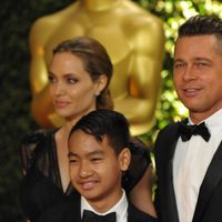 Angelina Jolie, Brad Pitt y Maddox Jolie-Pitt en la ceremonia de entrega de los Governors Awards 2013