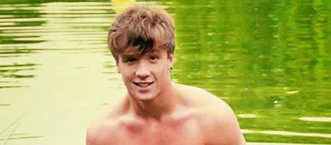 Sam Callahan, desnudo