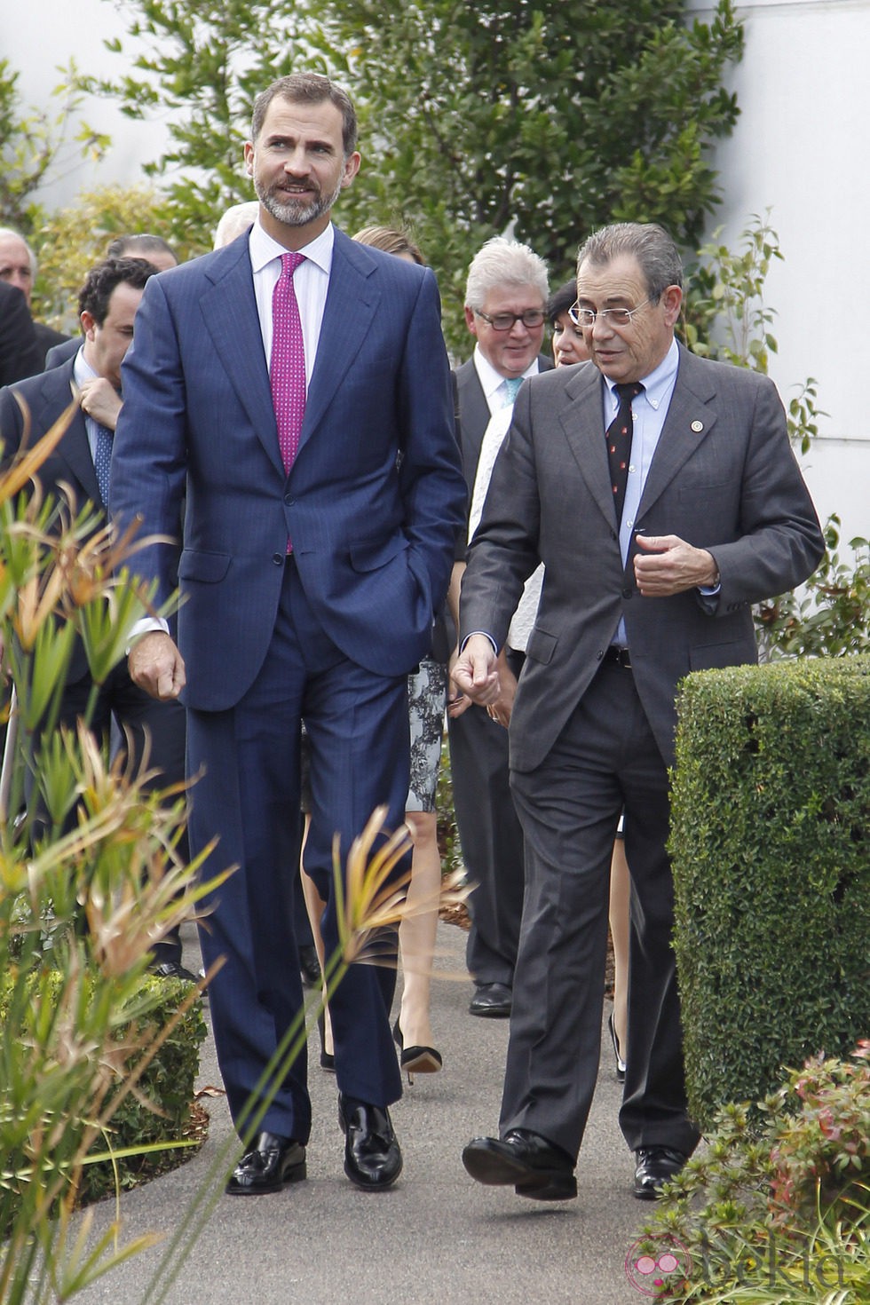 Felipe de Borbón en su visita a la planta de producción Grifols