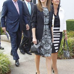 La Princesa Letizia durante su visita a la planta de producción Grifols