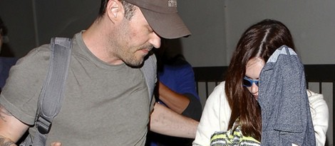 Megan Fox y Brian Austin Green sorprendidos mientras dan un paseo