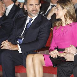 Los Príncipes Felipe y Letizia se dedican una sonrisa en Miami