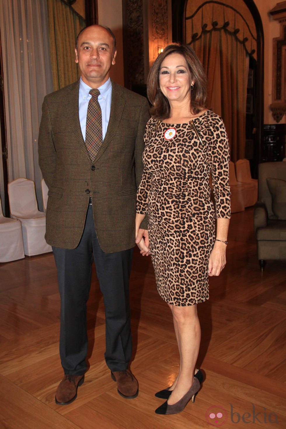 Ana Rosa Quintana y Juan Muñoz en la presentación de un menú de Navidad solidario