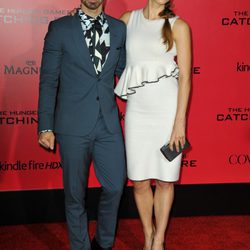 Joe Jonas y Blanda Eggenschwiler en el estreno de 'Los Juegos del Hambre: En llamas' en Los Angeles