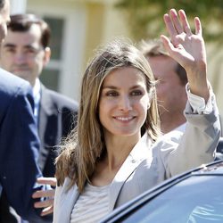 La Princesa Letizia muy sonriente en una visita a Santander