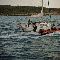 El barco de Reyes (Fernando Cayo) en el último capítulo de 'Punta EscarlataE