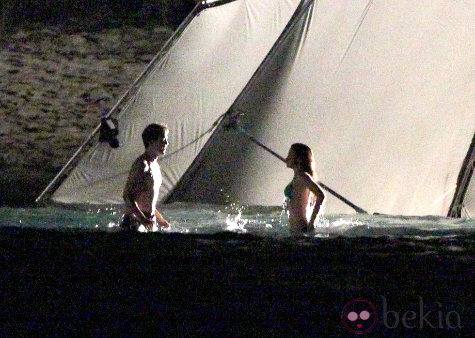 Robert Pattinson y Kristen Stewart grabando escenas nocturnas de 'Amanecer'