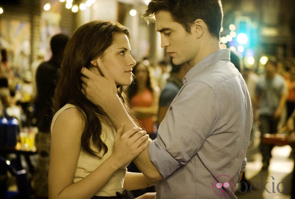 Las caricias de Robert Pattinson y kristen Stewart en 'Amanecer'