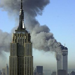 11-S: humo que desprenden las Torres Gemelas de World Trade Center tras los choques