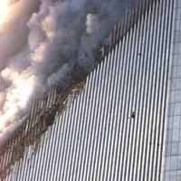 11-S: personas lanzándose al vacío tras el choque de los aviones contra las Torres Gemelas