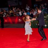 Claudia Vega y Kike Maíllo bailando en el estreno de 'Eva' en la Mostra de Venecia