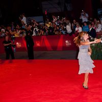 Claudia Vega y Kike Maíllo bailando en el estreno de 'Eva' en la Mostra de Venecia