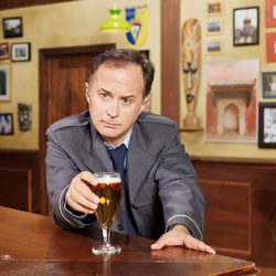 Luis Bermejo es Ricardo en 'Cheers'