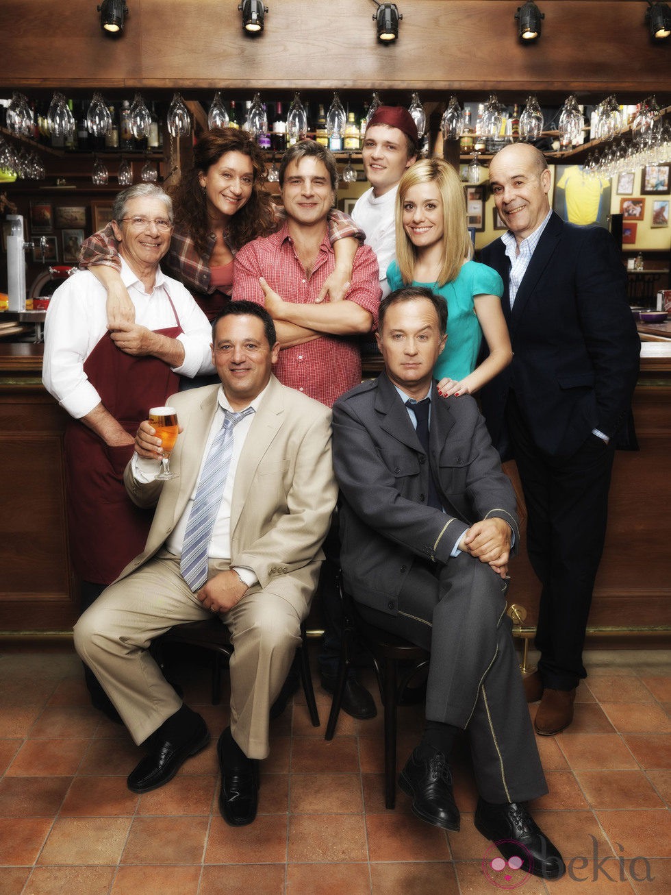 Reparto al completo de la serie 'Cheers'