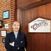 Antonio Resines es Félix en 'Cheers'