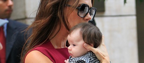 Victoria Beckham pasea con su hija Harper Seven por Nueva York