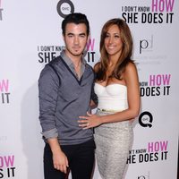 Kevin Jonas y su mujer Danielle Deleasa en el estreno de 'Tentación en Manhattan' en Nueva York