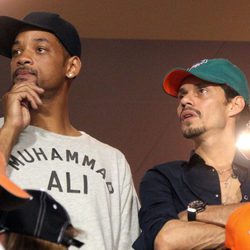 Will Smith y Marc Anthony viendo juntos un partido de fútbol americano en Miami