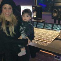 Shakira y Milan Piqué en un estudio de grabación en Londres