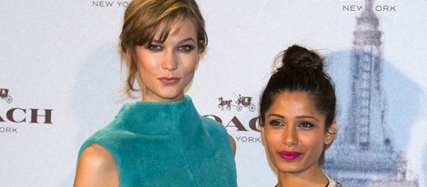 Karlie Kloss y Freida Pinto en la inauguración de una tienda Coach en Madrid