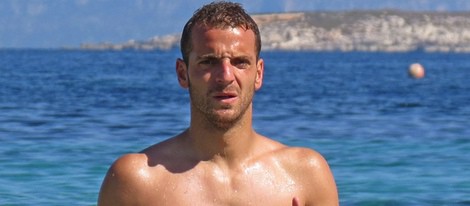 Roberto Soldado con el torso desnudo