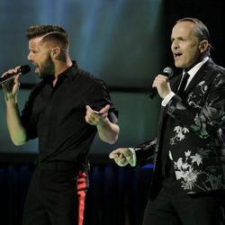 Miguel Bosé y Ricky Martin en los Grammy Latinos 2013