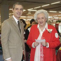 La Infanta Pilar y el embajador de Francia en el Rastrillo Nuevo Futuro 2013