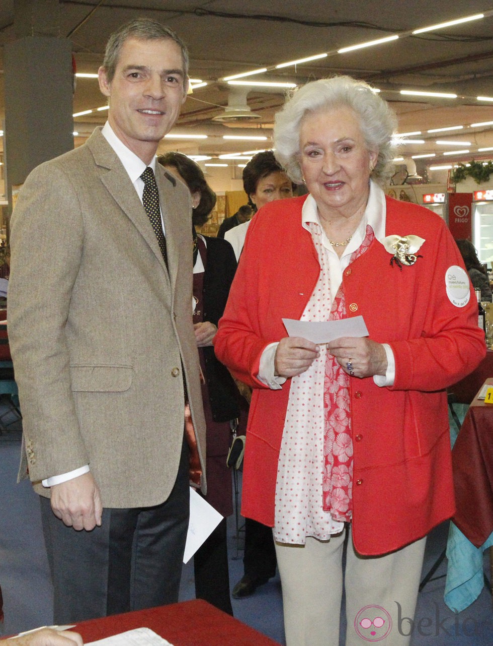 La Infanta Pilar y el embajador de Francia en el Rastrillo Nuevo Futuro 2013