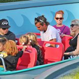 Gwen Stefani, Gavin Rossdale y sus hijos Kingston y Zuma en Disneyland