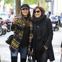 Paula Echevarría y Toni Acosta de paseo por Madrid