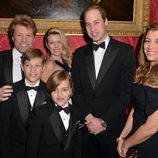 El Príncipe Guillermo con Bon Jovi y su familia en la Winter Whites Gala 2013