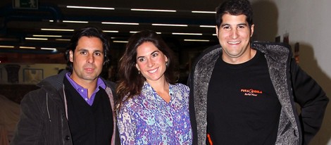 Fran Rivera y Lourdes Montes con Julián Contreras en el Rastrillo 2013