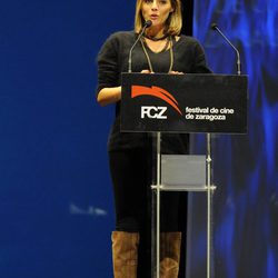 Amaia Salamanca recoge un premio en el Festival de Cine de Zaragoza