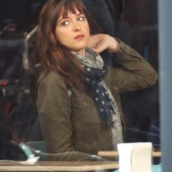 Dakota Johnson en el set de 'Cincuenta sombras de Grey' en Vancouver