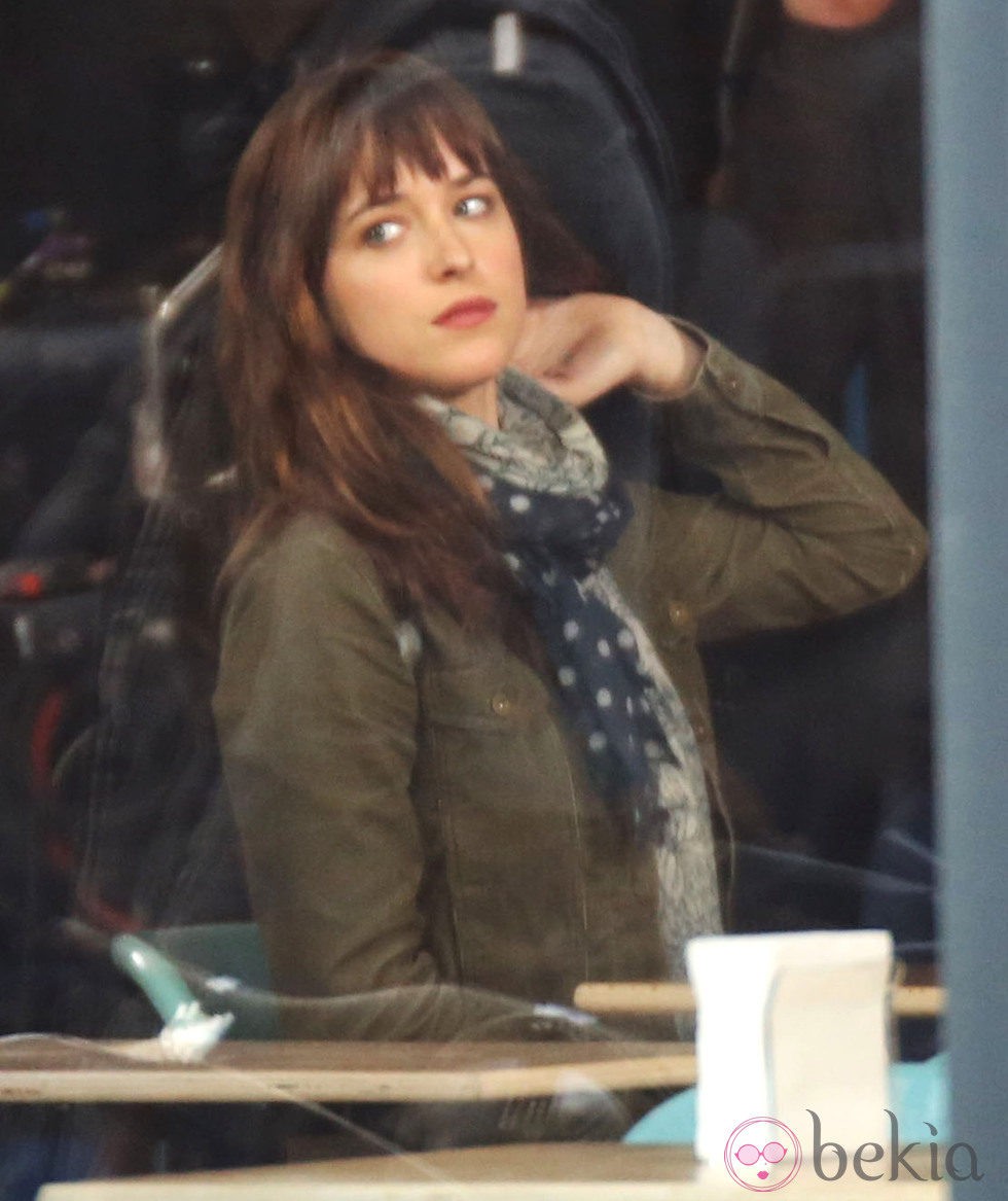 Dakota Johnson en el set de 'Cincuenta sombras de Grey' en Vancouver