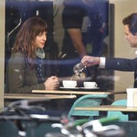 Dakota Johnson y Jamie Dornan en el set de 'Cincuenta sombras de Grey' en Vancouver