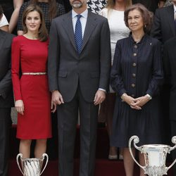 Los Príncipes Felipe y Letizia y la Reina Sofía en la entrega de los Premios Nacionales del Deporte 2012