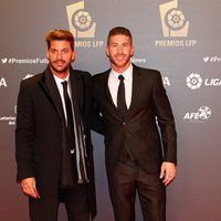 Sergio Ramos y su hermano René en los Premios de la Liga Profesional de Fútbol 2013