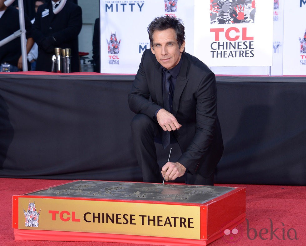 Ben Stiller plasma sus huellas en el Teatro Chino de Los Angeles