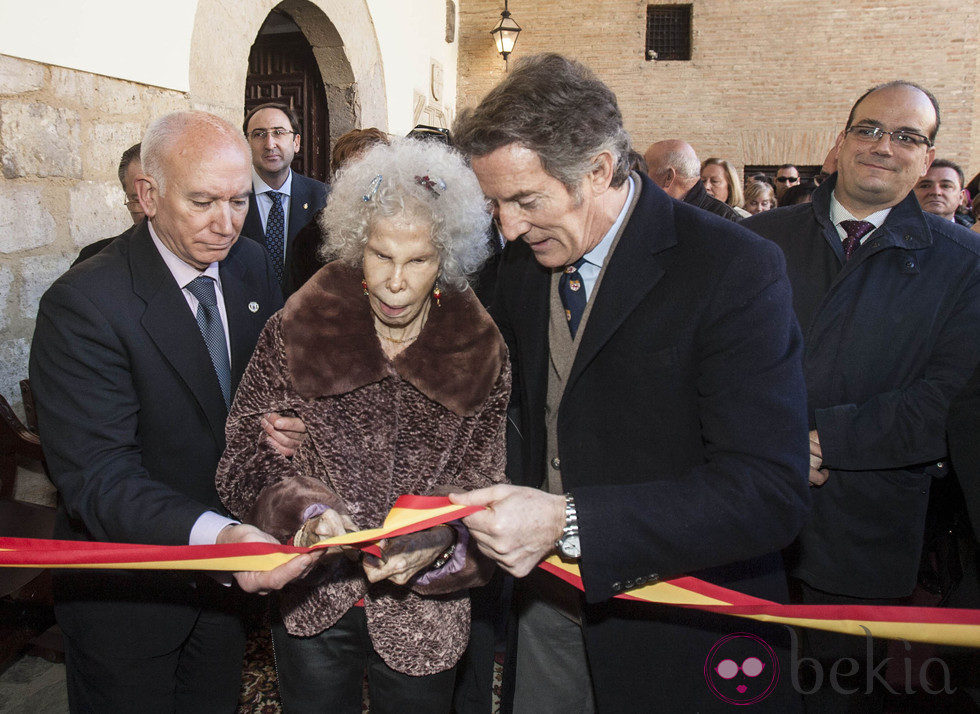 Los Duques de Alba inauguran una muestra de belenes en Carrión de los Condes