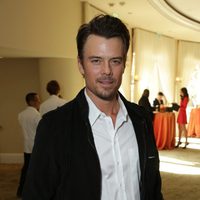 Josh Duhamel en la fiesta 'Celebration of Babies' en honor a Jennifer Lopez