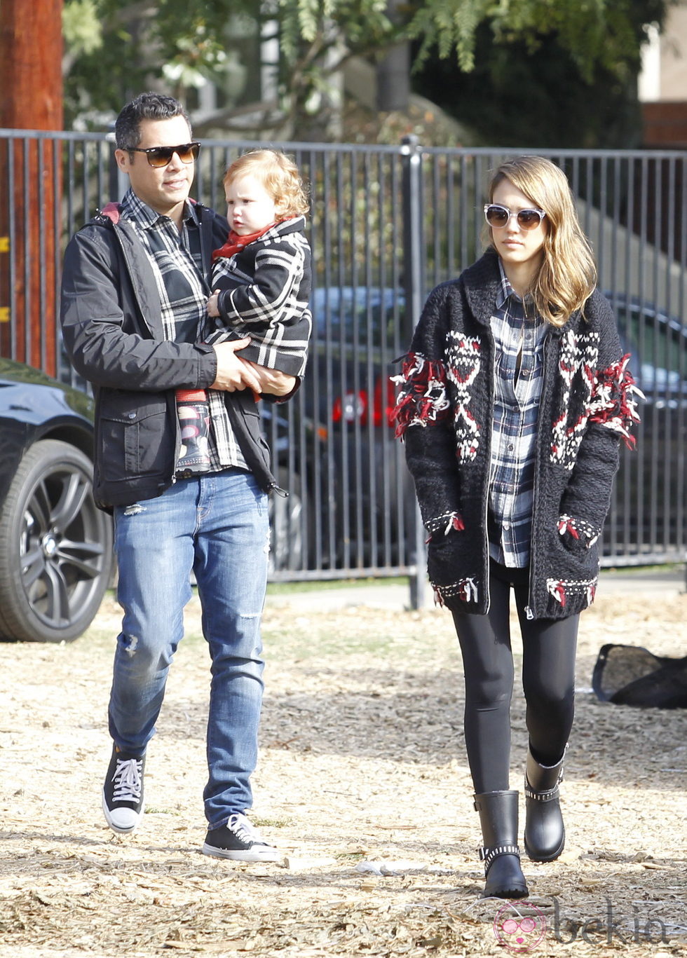 Jessica alba junto a su marido y su hija Haven