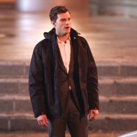 Jamie Dornan abrigado en el set de rodaje de 'Cincuenta sombras de Grey'